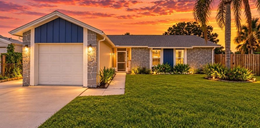 House in Apollo Beach, Florida 3 bedrooms, 174.66 sq.m. № 2410072