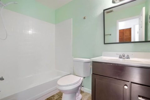 House in Apollo Beach, Florida 3 bedrooms, 174.66 sq.m. № 2410072 - photo 14