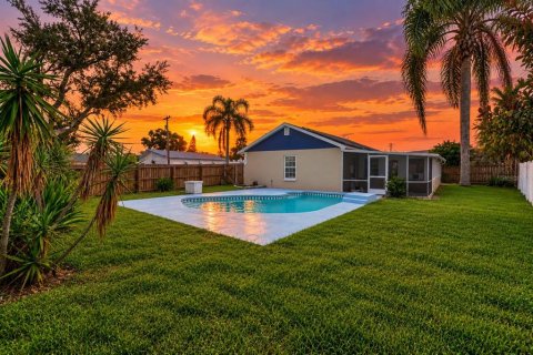 House in Apollo Beach, Florida 3 bedrooms, 174.66 sq.m. № 2410072 - photo 3