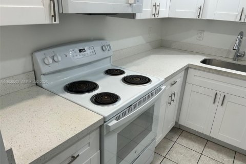 Condominio en venta en Fort Lauderdale, Florida, 2 dormitorios, 82.5 m2 № 2240381 - foto 5