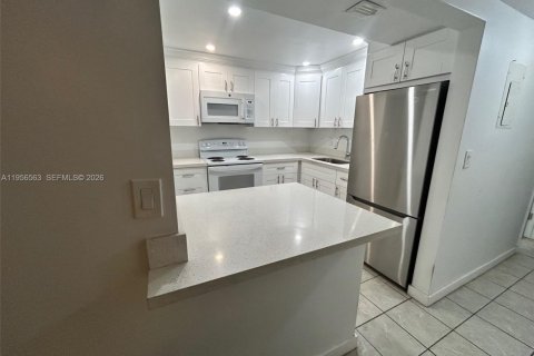 Condominio en Fort Lauderdale, Florida, 2 dormitorios  № 2240381