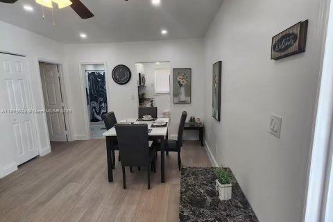 Commercial property in Hollywood, Florida 219.9 sq.m. № 1822057 - photo 26