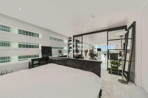 Снять в аренду кондоминиум в Майами, Флорида 2 спальни, 160.72м2, № 2058505 - фото 15