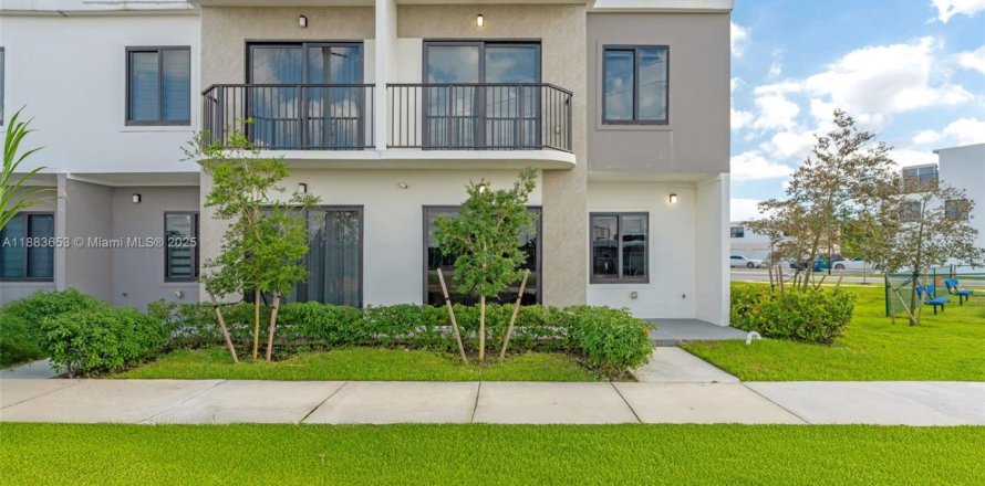 Таунхаус в Хомстед, Флорида 4 спальни, 129.88м2 № 2034926