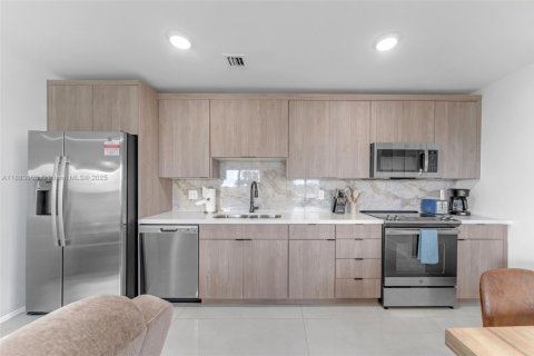 Снять в аренду таунхаус в Хомстед, Флорида 4 спальни, 129.88м2, № 2034926 - фото 7