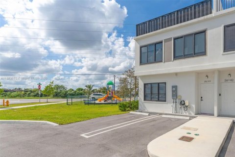 Снять в аренду таунхаус в Хомстед, Флорида 4 спальни, 129.88м2, № 2034926 - фото 3