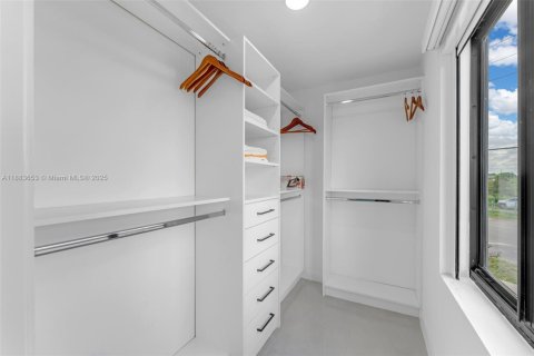 Снять в аренду таунхаус в Хомстед, Флорида 4 спальни, 129.88м2, № 2034926 - фото 20