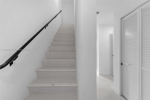 Снять в аренду таунхаус в Хомстед, Флорида 4 спальни, 129.88м2, № 2034926 - фото 14