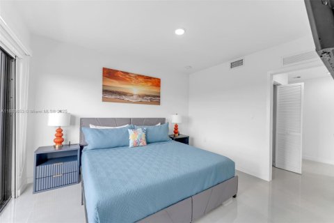 Снять в аренду таунхаус в Хомстед, Флорида 4 спальни, 129.88м2, № 2034926 - фото 18