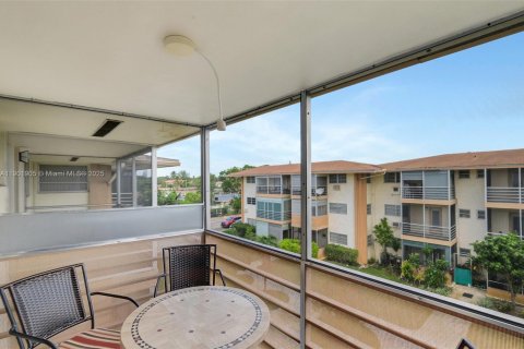 Condo in Miami, Florida, 1 bedroom  № 1953110 - photo 9