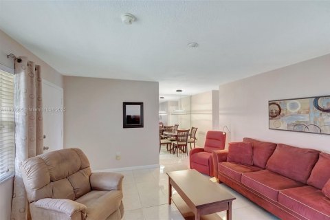 Condo in Miami, Florida, 1 bedroom  № 1953110 - photo 6
