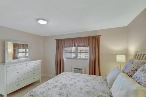 Condo in Miami, Florida, 1 bedroom  № 1953110 - photo 14