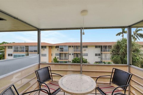 Condo in Miami, Florida, 1 bedroom  № 1953110 - photo 8