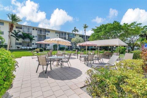 Condo in Miami, Florida, 1 bedroom  № 1953110 - photo 20