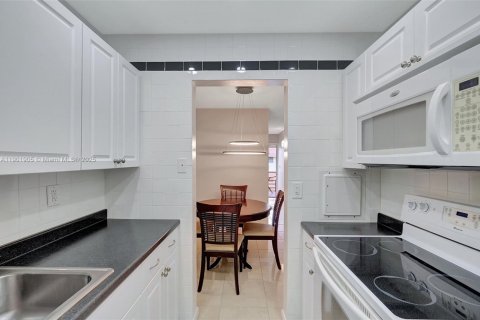Condo in Miami, Florida, 1 bedroom  № 1953110 - photo 3