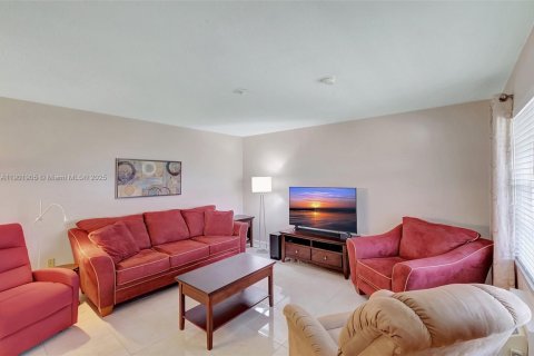 Condo in Miami, Florida, 1 bedroom  № 1953110 - photo 5