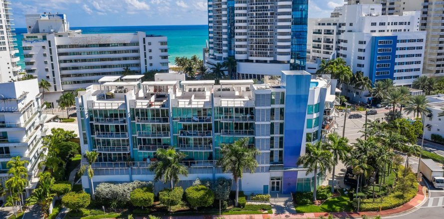 Condominio en Miami Beach, Florida, 2 dormitorios  № 1860464