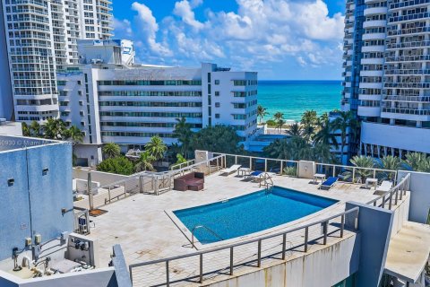 Condominio en venta en Miami Beach, Florida, 2 dormitorios, 99.59 m2 № 1860464 - foto 10