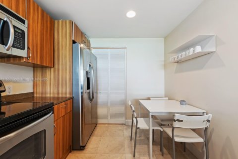 Condominio en venta en Miami Beach, Florida, 2 dormitorios, 99.59 m2 № 1860464 - foto 13