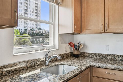 Condo in Saint Petersburg, Florida, 2 bedrooms  № 2148659 - photo 16