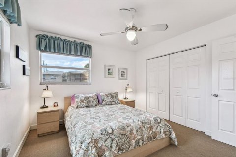 Condo in Saint Petersburg, Florida, 2 bedrooms  № 2148659 - photo 23