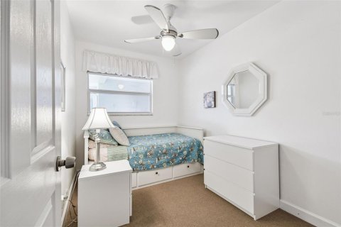 Condo in Saint Petersburg, Florida, 2 bedrooms  № 2148659 - photo 25