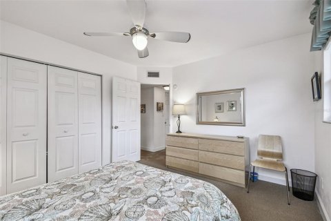 Condo in Saint Petersburg, Florida, 2 bedrooms  № 2148659 - photo 24