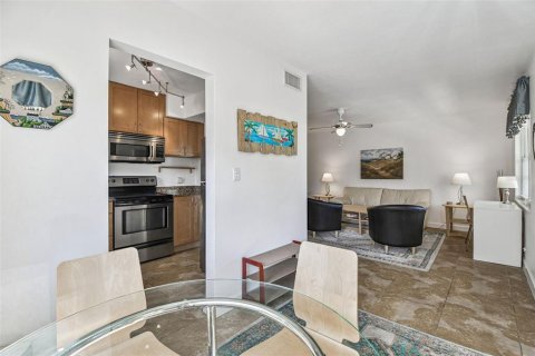 Condo in Saint Petersburg, Florida, 2 bedrooms  № 2148659 - photo 10