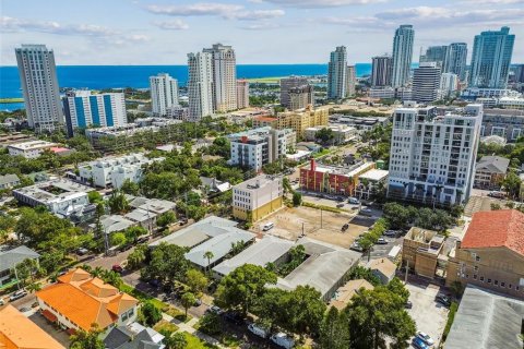 Condo in Saint Petersburg, Florida, 2 bedrooms  № 2148659 - photo 2