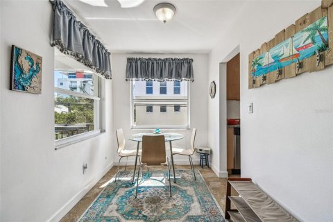 Condo in Saint Petersburg, Florida, 2 bedrooms  № 2148659 - photo 8
