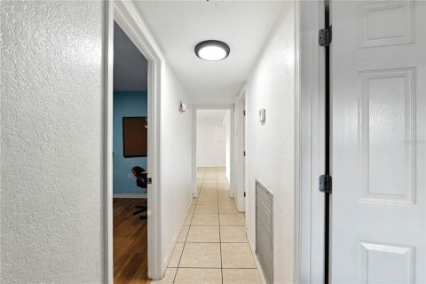 Casa en venta en Tampa, Florida, 4 dormitorios, 156.08 m2 № 1913341 - foto 17