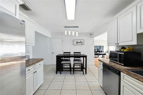 Casa en venta en Tampa, Florida, 4 dormitorios, 156.08 m2 № 1913341 - foto 8