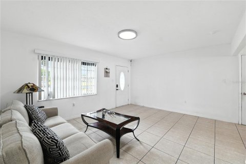 Casa en venta en Tampa, Florida, 4 dormitorios, 156.08 m2 № 1913341 - foto 4