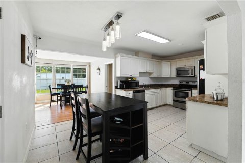 Casa en venta en Tampa, Florida, 4 dormitorios, 156.08 m2 № 1913341 - foto 5