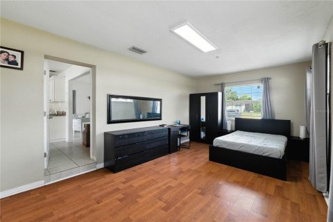 Casa en venta en Tampa, Florida, 4 dormitorios, 156.08 m2 № 1913341 - foto 11
