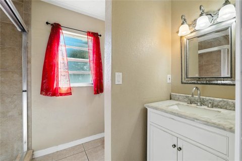 Casa en venta en Tampa, Florida, 4 dormitorios, 156.08 m2 № 1913341 - foto 16