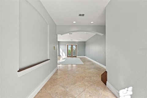Villa ou maison à louer à Port Richey, Floride: 4 chambres, 392.23 m2 № 2416872 - photo 5