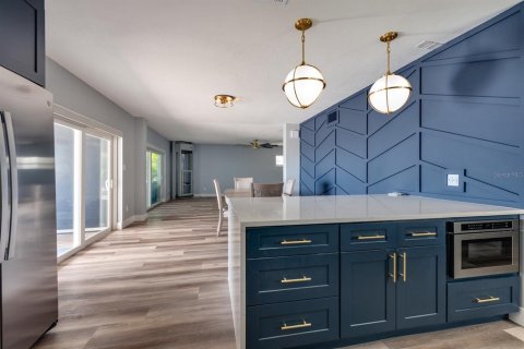 Casa en venta en Saint Petersburg, Florida, 3 dormitorios, 234.11 m2 № 1798255 - foto 9