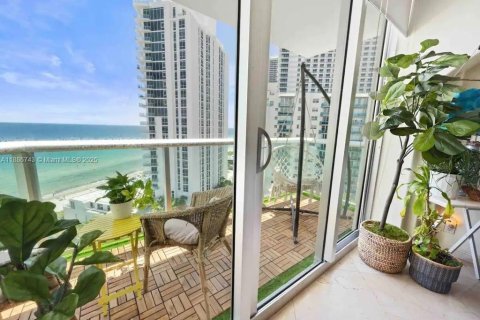 Copropriété à louer à Hollywood, Floride: 1 chambre, 99.41 m2 № 2169631 - photo 4