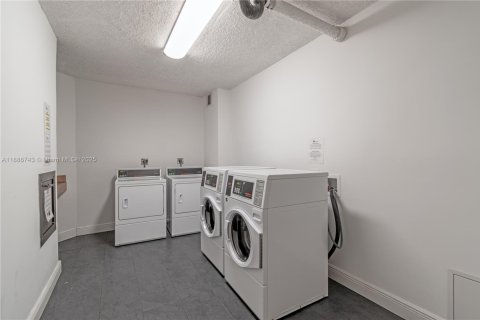 Copropriété à louer à Hollywood, Floride: 1 chambre, 99.41 m2 № 2169631 - photo 19