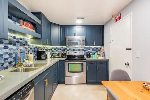 Copropriété à louer à Hollywood, Floride: 1 chambre, 99.41 m2 № 2169631 - photo 9