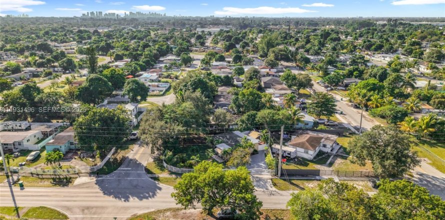 Дом в Майами, Флорида 3 спальни, 79.06м2 № 1991538