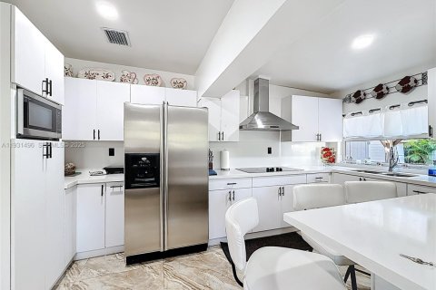 Купить виллу или дом в Майами, Флорида 3 спальни, 79.06м2, № 1991538 - фото 14