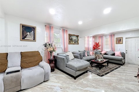 Купить виллу или дом в Майами, Флорида 3 спальни, 79.06м2, № 1991538 - фото 11