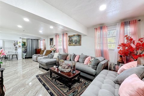 Купить виллу или дом в Майами, Флорида 3 спальни, 79.06м2, № 1991538 - фото 7