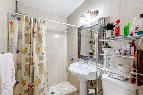 Купить виллу или дом в Майами, Флорида 3 спальни, 79.06м2, № 1991538 - фото 20