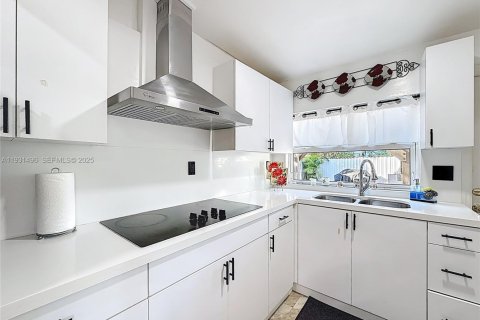 Купить виллу или дом в Майами, Флорида 3 спальни, 79.06м2, № 1991538 - фото 15