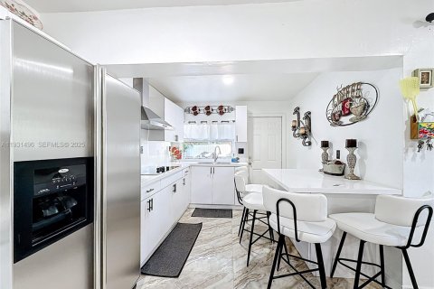 Купить виллу или дом в Майами, Флорида 3 спальни, 79.06м2, № 1991538 - фото 13