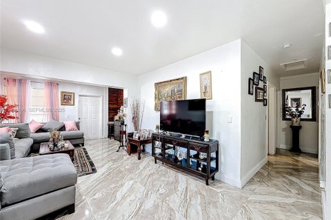 Купить виллу или дом в Майами, Флорида 3 спальни, 79.06м2, № 1991538 - фото 10