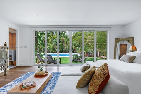 House in Miami, Florida 5 bedrooms, 354.33 sq.m. № 1825822 - photo 21